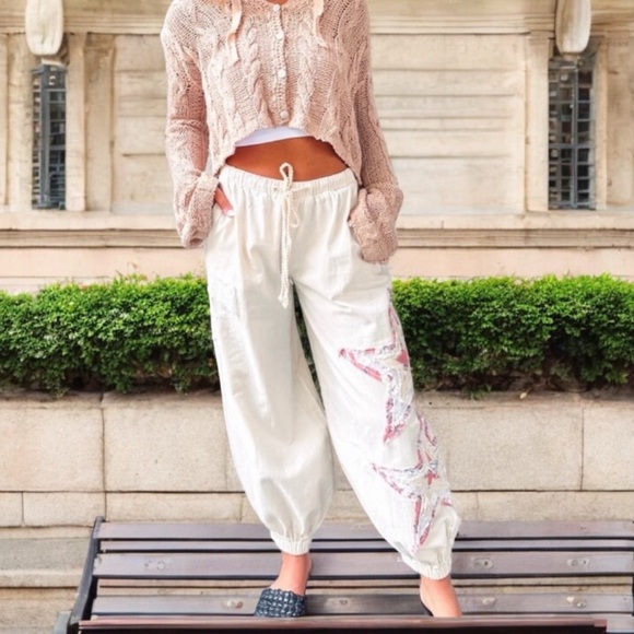 POL Ivory Star Patch Joggers | Embroidered Elastic Waist | Pockets - Picture 3 of 4